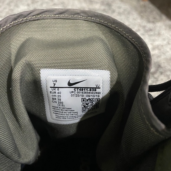 Nike hiking boots/ Size 7 main image 4